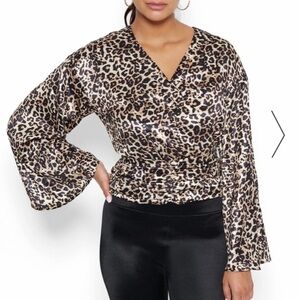 BEBE BELL LEOPARD Women’s  SURPLICE TOP SIZE 0